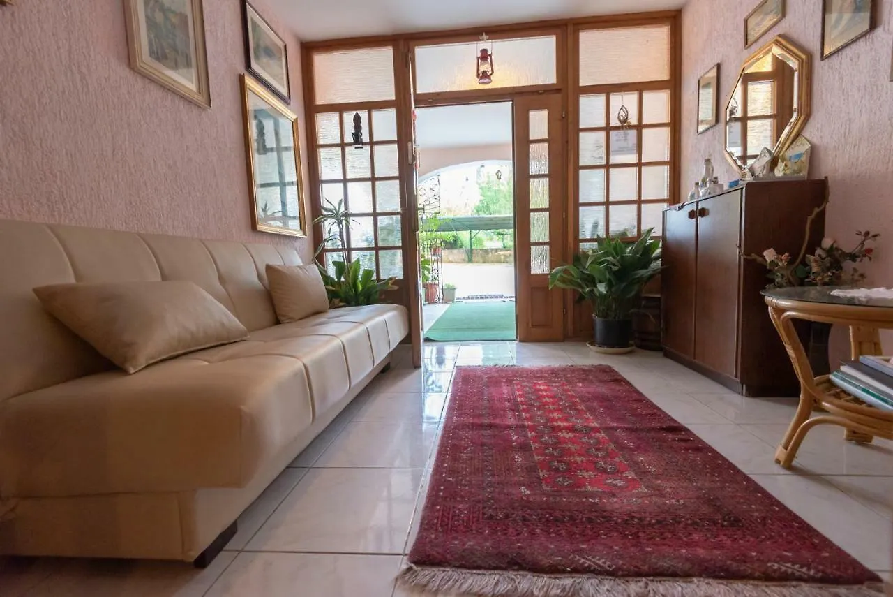Dianaville Banjole Bed & Breakfast